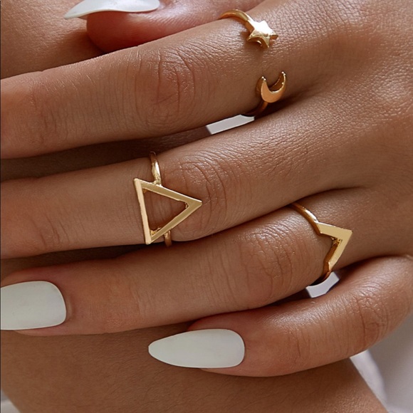mam262 Jewelry - Triangular Gold Ring Set